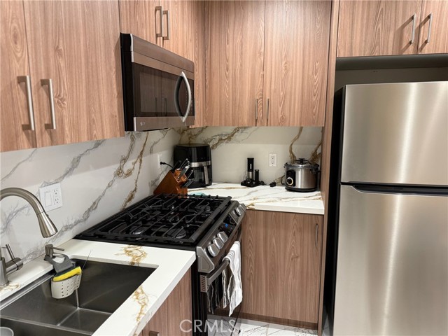 Detail Gallery Image 3 of 11 For 20625 Tuba St, Chatsworth,  CA 91311 - 1 Beds | 1 Baths