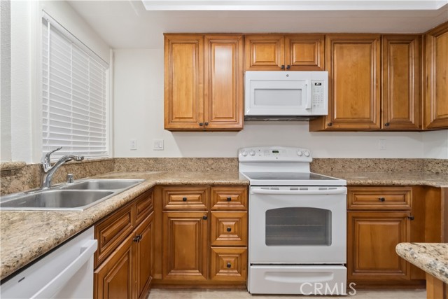 5927 Armaga Spring Road, Rancho Palos Verdes CA: https://media.crmls.org/medias/0de695fa-d0ef-4abe-8d31-66c8ad875c26.jpg
