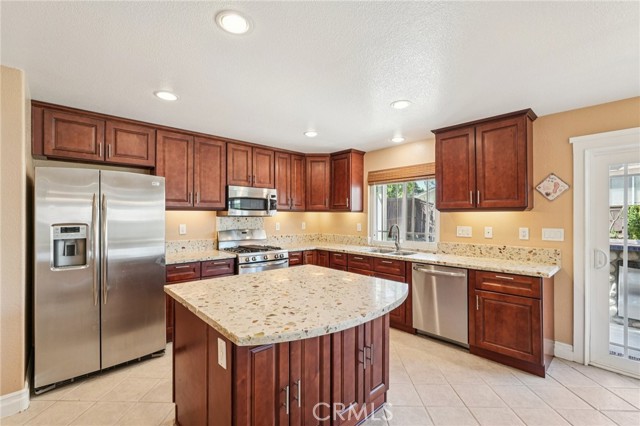 Detail Gallery Image 17 of 51 For 2582 Hudson Ave, Corona,  CA 92881 - 5 Beds | 2/1 Baths