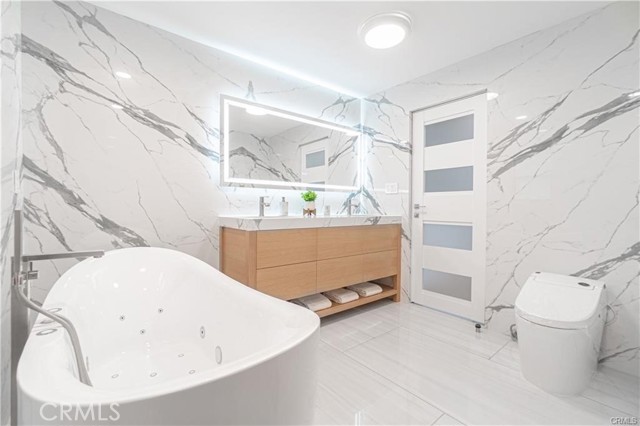 Detail Gallery Image 18 of 55 For 8566 Hollywood Bld, Los Angeles,  CA 90069 - 6 Beds | 6/1 Baths