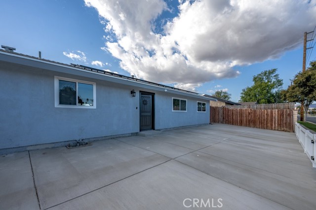 Detail Gallery Image 2 of 24 For 1069 Erringer Rd, Simi Valley,  CA 93065 - 4 Beds | 2 Baths