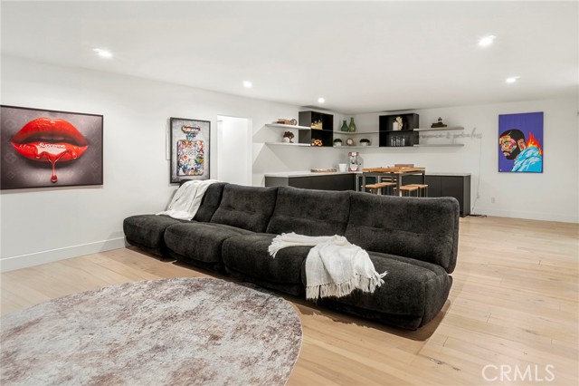 5265 Del Moreno Drive, Woodland Hills CA: https://media.crmls.org/medias/0de8df8d-d449-4730-8806-920fed2d57e3.jpg