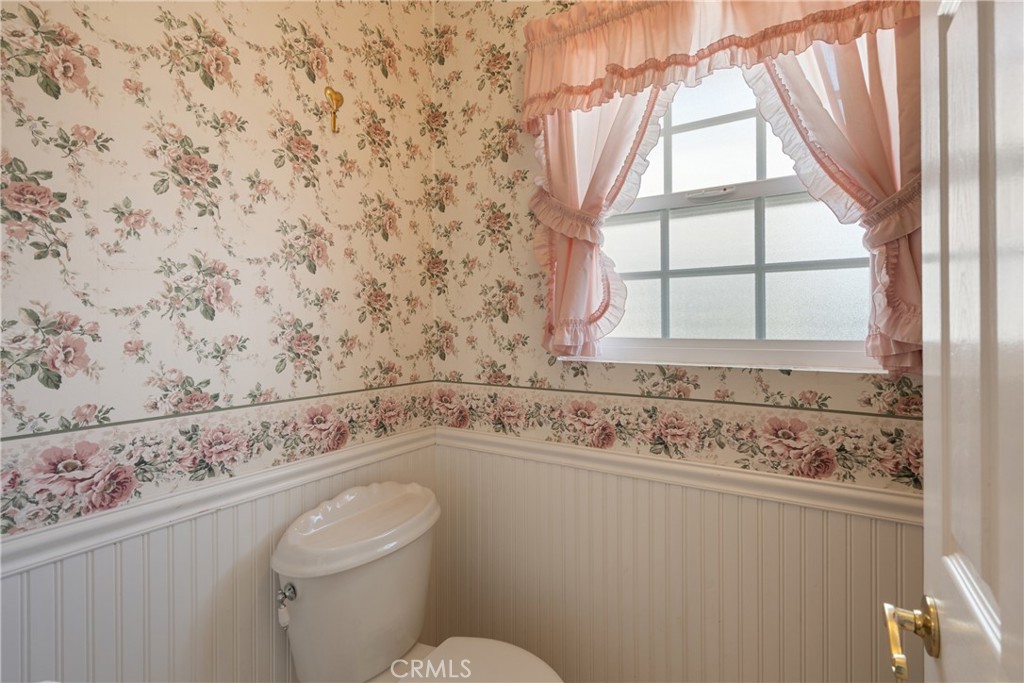 https://media.crmls.org/medias/0de8eb4d-390d-4aad-8d05-e9ca755feb2c.jpg?preset=X-Large