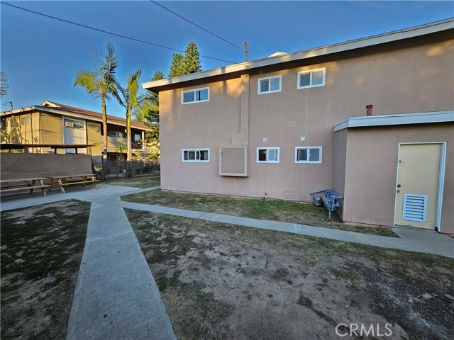 Detail Gallery Image 3 of 17 For 1381 Burwood St #3,  La Habra,  CA 90631 - 2 Beds | 2 Baths