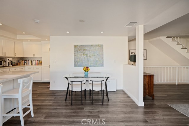 Detail Gallery Image 12 of 36 For 240 S Broadway #2,  Redondo Beach,  CA 90277 - 3 Beds | 2/1 Baths