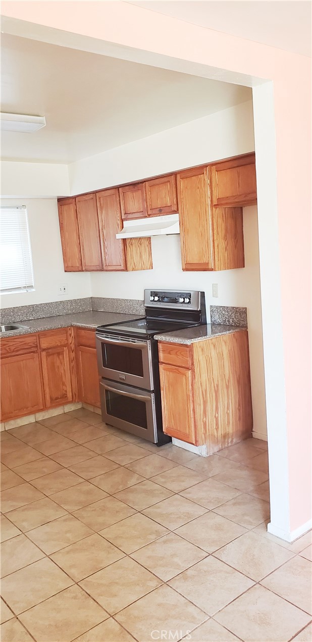 517 Lincoln Avenue, Bakersfield CA: https://media.crmls.org/medias/0decd188-6a7b-41c3-9a1a-ab653b8eaaac.jpg