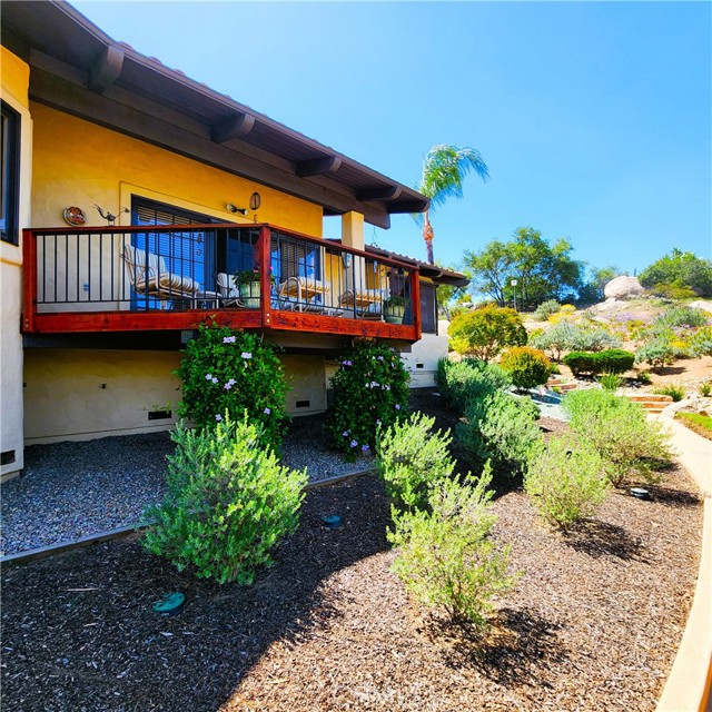 28306 Crescent Hill Way, Escondido CA: https://media.crmls.org/medias/0ded33e4-55c1-47da-a334-9743fa1f293d.jpg