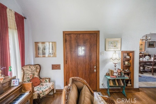 2270 E Orange Grove Boulevard, Pasadena CA: https://media.crmls.org/medias/0ded4f3f-ab85-4c2b-bbca-639f4b6174c9.jpg