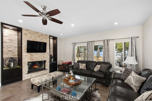 Detail Gallery Image 5 of 40 For 14710 Burwood Dr, Lake Mathews,  CA 92570 - 5 Beds | 3/2 Baths