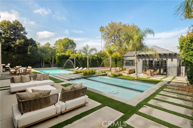 Detail Gallery Image 10 of 56 For 20511 Wells Dr, Woodland Hills,  CA 91364 - 6 Beds | 6/1 Baths