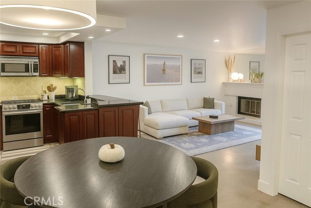 Detail Gallery Image 2 of 17 For 8512 Tuscany #222,  Playa Del Rey,  CA 90293 - 2 Beds | 2 Baths