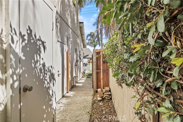 Detail Gallery Image 36 of 37 For 1813 Huntington St, Huntington Beach,  CA 92648 - 4 Beds | 3/1 Baths