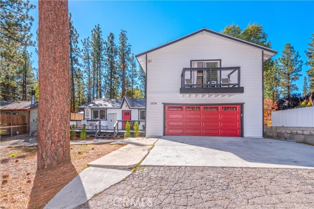 Detail Gallery Image 1 of 59 For 1224 Redwood Dr, Big Bear Lake,  CA 92315 - 4 Beds | 3/1 Baths