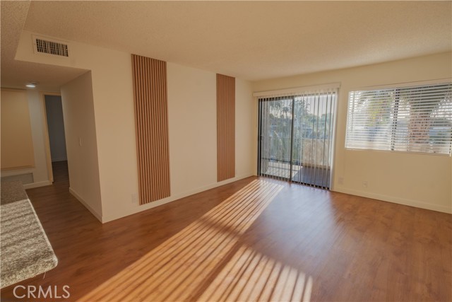 Detail Gallery Image 2 of 34 For 1140 Pacific Ave #20,  Long Beach,  CA 90813 - 2 Beds | 2 Baths
