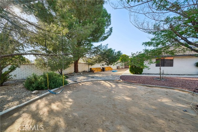 13319 Waco Ln, Apple Valley CA: https://media.crmls.org/medias/0df13b1a-81c8-428a-b082-583ab94ada77.jpg