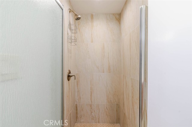 Detail Gallery Image 10 of 14 For 11246 Saticoy, Sun Valley,  CA 91352 - 2 Beds | 2 Baths