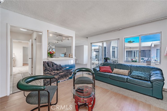 Detail Gallery Image 8 of 37 For 5376 Fairview Bld #205,  Los Angeles,  CA 90056 - 3 Beds | 3 Baths