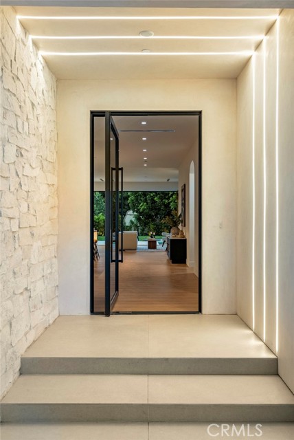 17827 Miranda Street, Encino CA: https://media.crmls.org/medias/0df3444a-8abc-4b5a-a48d-880678fe08a1.jpg