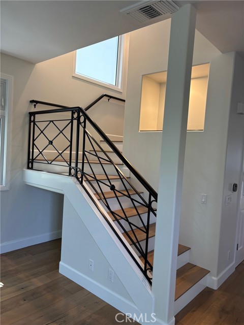 Detail Gallery Image 9 of 26 For 502 Fernleaf Avenue #1,  Corona Del Mar,  CA 92625 - 3 Beds | 2/1 Baths