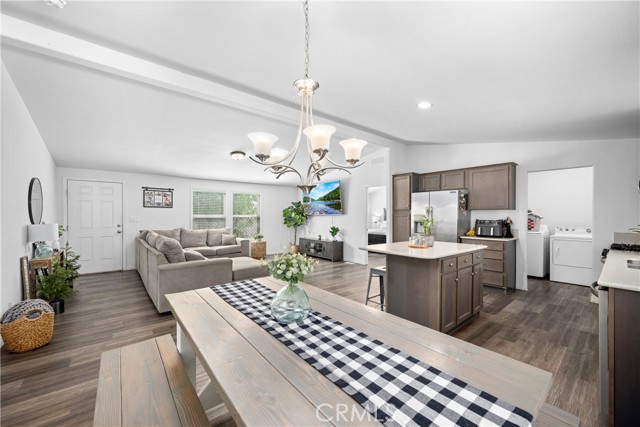913 S Grand Avenue, San Jacinto CA: https://media.crmls.org/medias/0df4122e-6f8a-4cb6-9871-9ebdf3ff69c8.jpg