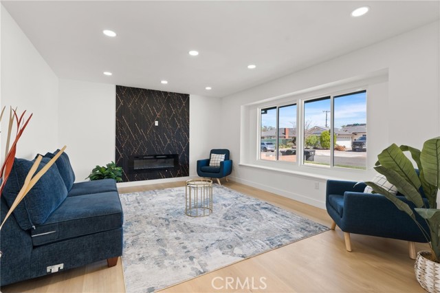 Detail Gallery Image 11 of 43 For 22703 Elm, Torrance,  CA 90505 - 4 Beds | 2 Baths