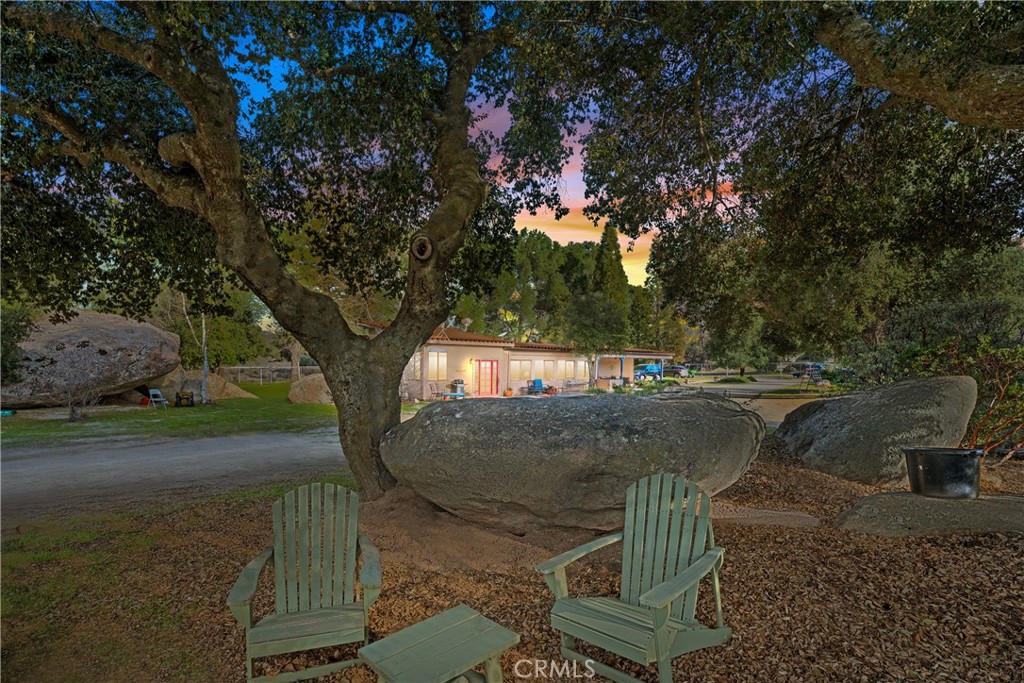https://media.crmls.org/medias/0df560b8-15d9-4e81-affa-d8884f6bbeaa.jpg?preset=X-Large