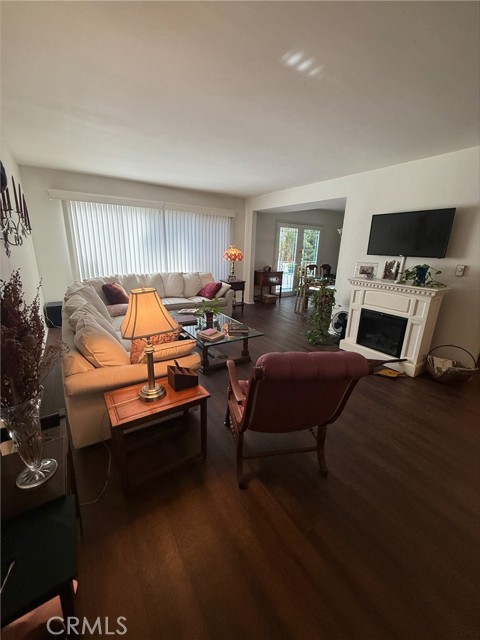 Detail Gallery Image 2 of 25 For 345 Wisconsin Ave #104,  Long Beach,  CA 90814 - 2 Beds | 2 Baths