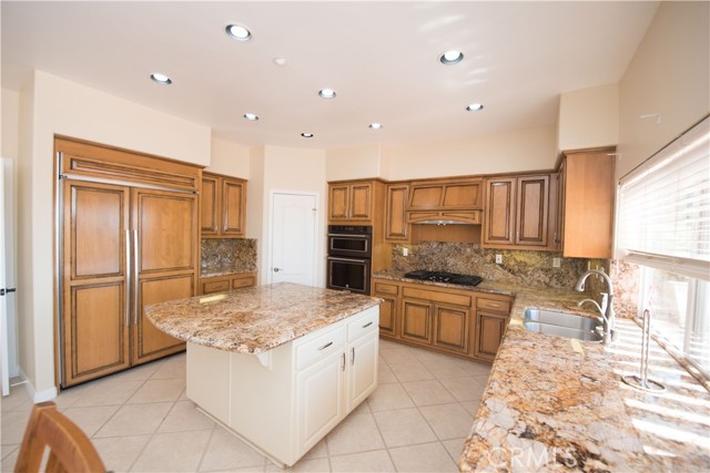 28817 Terrace Drive, Highland CA: https://media.crmls.org/medias/0df73274-4f2e-4862-9917-8c77929b7c09.jpg