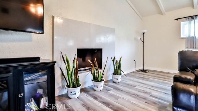 Detail Gallery Image 12 of 18 For 6631 Walton Dr, Huntington Beach,  CA 92647 - 4 Beds | 2 Baths