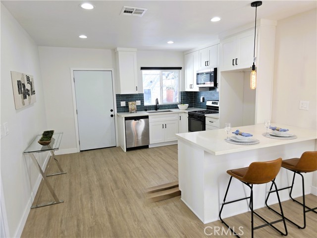 Detail Gallery Image 12 of 23 For 7040 3rd Ave, Los Angeles,  CA 90043 - – Beds | – Baths