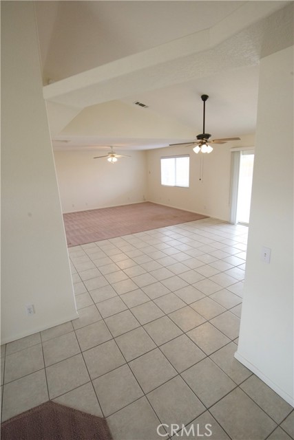 Detail Gallery Image 4 of 25 For 17482 Walnut, Hesperia,  CA 92345 - 3 Beds | 2 Baths