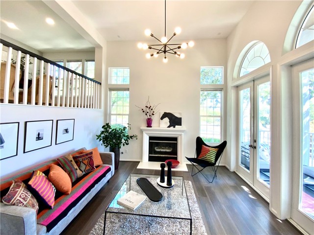 Detail Gallery Image 2 of 22 For 24024 Bridgeport Ln #25,  Valencia,  CA 91355 - 3 Beds | 2/1 Baths