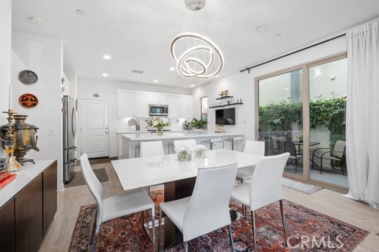 Detail Gallery Image 8 of 37 For 165 Frame, Irvine,  CA 92618 - 4 Beds | 3/1 Baths