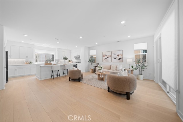 Detail Gallery Image 6 of 47 For 1042 N Anaheim Blvd #2,  Anaheim,  CA 92801 - 4 Beds | 3/1 Baths