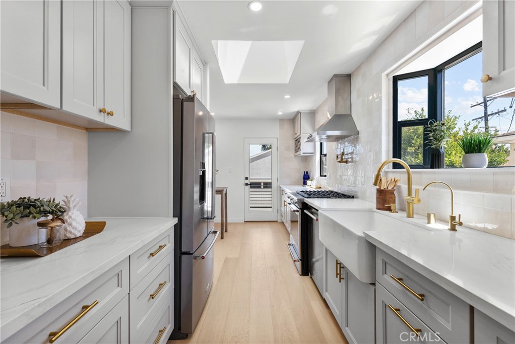 MLS #OC25080580 img 8