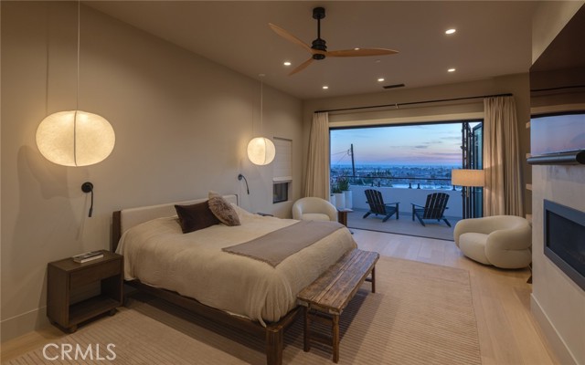 Detail Gallery Image 17 of 40 For 2212 Cliff Dr, Newport Beach,  CA 92663 - 5 Beds | 5/1 Baths