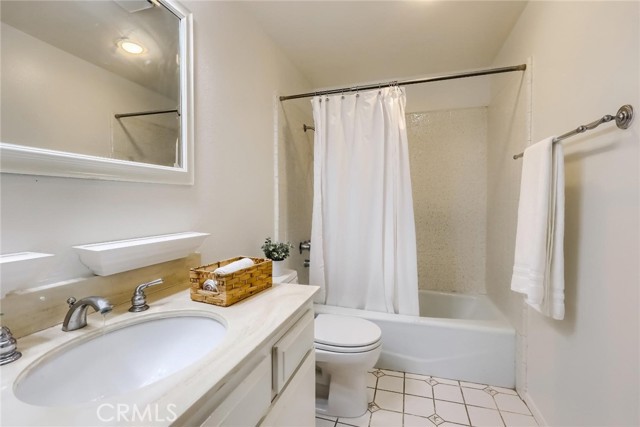 2217 Curtis Avenue, Redondo Beach, California 90278, 2 Bedrooms Bedrooms, ,1 BathroomBathrooms,Residential,Sold,Curtis,SB22069328
