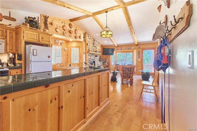 Detail Gallery Image 10 of 43 For 1400 Klamath Rd, Big Bear City,  CA 92314 - 3 Beds | 2 Baths