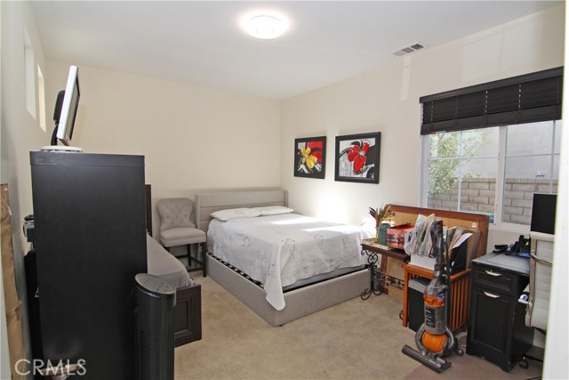 Detail Gallery Image 9 of 41 For 17634 Wren Dr, Canyon Country,  CA 91387 - 5 Beds | 4 Baths