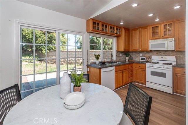 Detail Gallery Image 14 of 40 For 23405 Gaucho Ct, Valencia,  CA 91355 - 2 Beds | 2 Baths