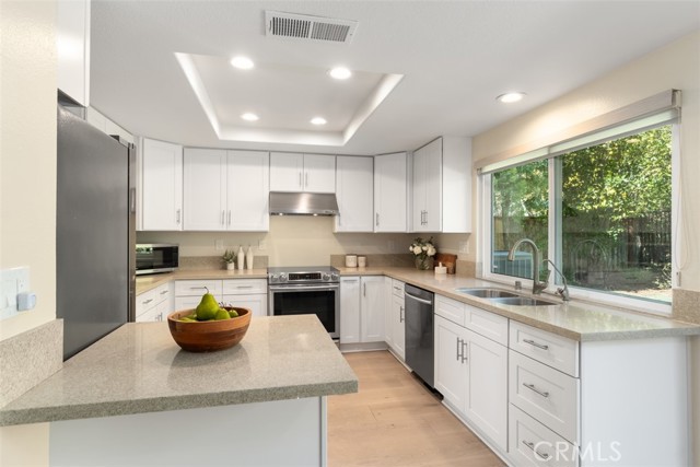 Detail Gallery Image 6 of 18 For 17 Silver Cres, Irvine,  CA 92603 - 4 Beds | 3 Baths