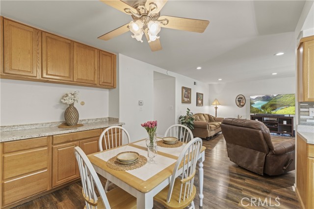 Detail Gallery Image 17 of 57 For 26817 Oak Branch Cir, Newhall,  CA 91321 - 2 Beds | 2 Baths