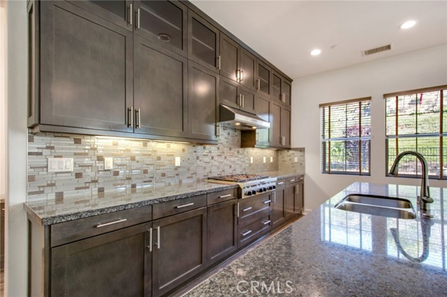 731 E Orange Blossom Way, Azusa CA: https://media.crmls.org/medias/0dfc27b7-bf5c-4496-bc17-77a738aac747.jpg