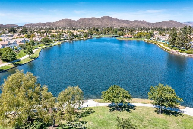 28705 Bridge Water Lane, Menifee CA: https://media.crmls.org/medias/0dfcba08-cce3-4c38-b813-0bae18e3be24.jpg