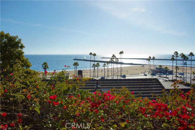 Detail Gallery Image 3 of 33 For 3024 Breakers Dr, Corona Del Mar,  CA 92625 - 7 Beds | 5/1 Baths