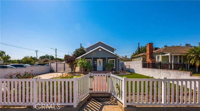 Detail Gallery Image 8 of 45 For 417 N Lamer St, Burbank,  CA 91506 - 5 Beds | 2 Baths