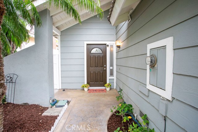 Detail Gallery Image 2 of 17 For 8482 E Amberwood St, Anaheim Hills,  CA 92808 - 3 Beds | 2/1 Baths