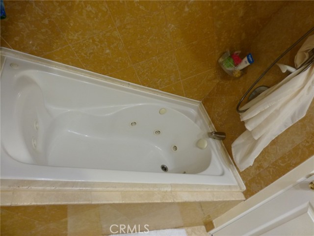 241 Paseo De Granada, Redondo Beach CA: https://media.crmls.org/medias/0dfebfac-8378-4523-bf21-9fd734c3c216.jpg