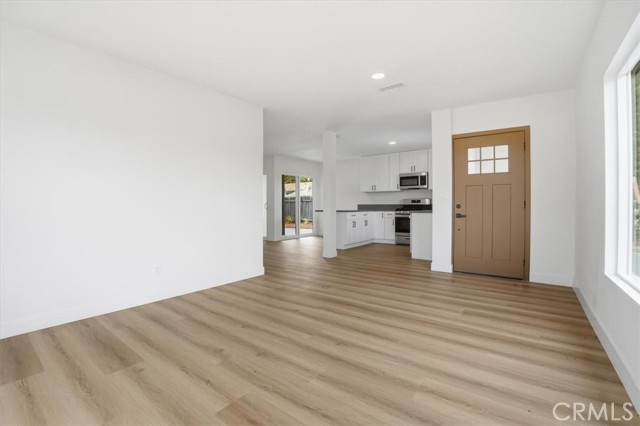 Detail Gallery Image 3 of 34 For 527 N Cucamonga Ave, Ontario,  CA 91764 - 3 Beds | 2 Baths