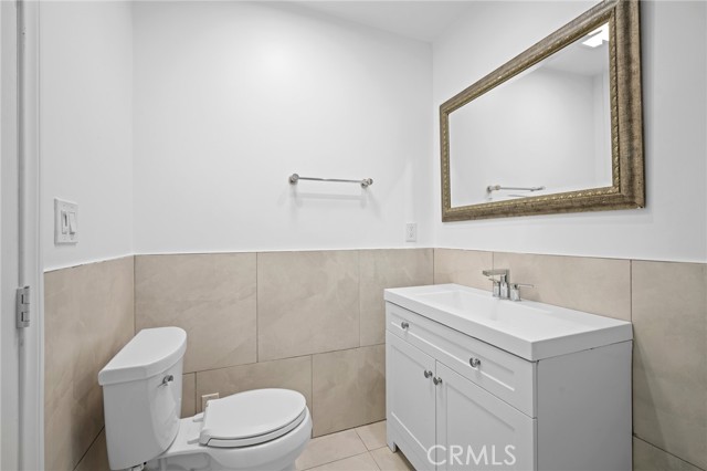 Detail Gallery Image 17 of 29 For 18824 Arminta St, Reseda,  CA 91335 - 3 Beds | 2 Baths